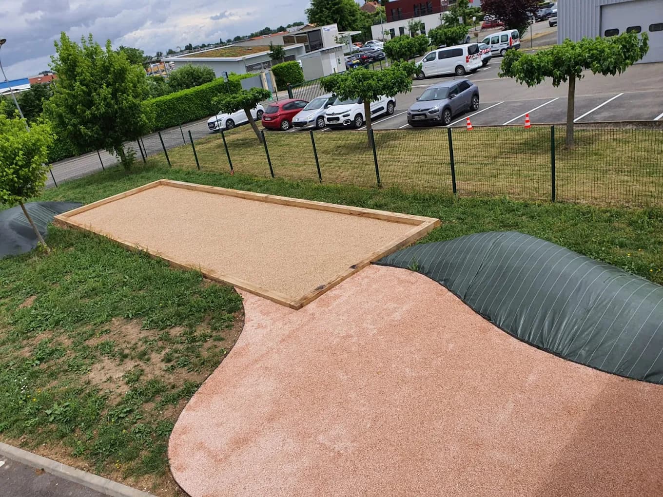 Terrain de pétanque paysagé